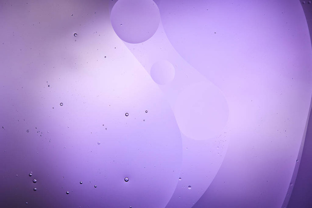 Beautiful abstract purple color texture from mixed water and oil bubbles - Photo, Image