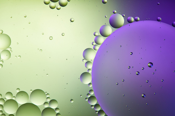 abstract purple and green color background from mixed water and oil bubbles - Foto, Imagen