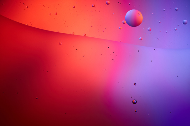 креативна абстрактна текстура зі змішаної води та олійних бульбашок рожевого та фіолетового кольору
 - Фото, зображення