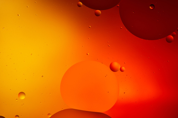 fondo abstracto macro naranja y rojo de agua mezclada y aceite
  - Foto, Imagen