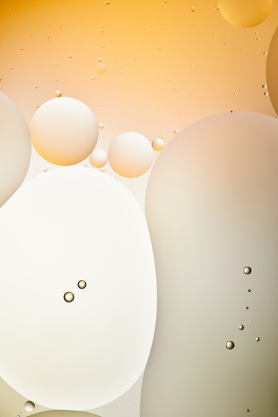 abstrakcyjny jasny pomarańczowy i szary tło kolor z mieszanej wody i oleju  - Zdjęcie, obraz