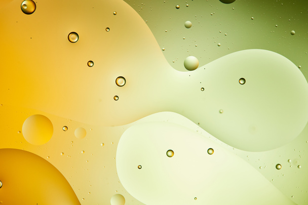 Beautiful green and orange color abstract background from mixed water and oil - Foto, afbeelding