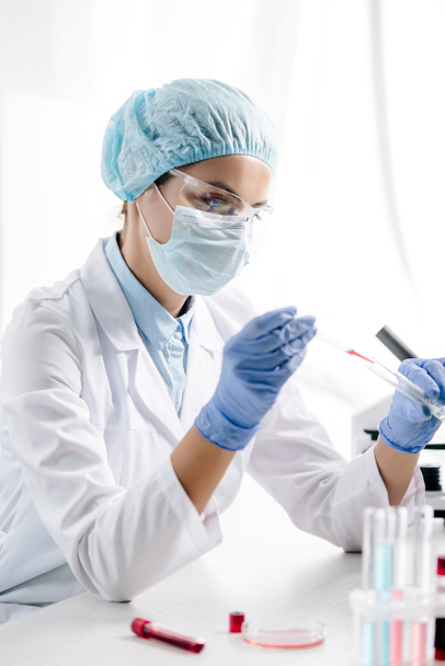 genetic consultant in white coat doing dna test in lab  - 写真・画像