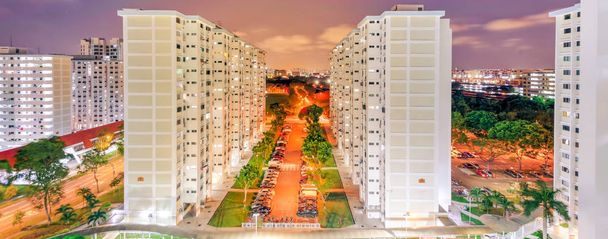 Panorâmica vista superior Eunos bairro HDB complexo em Singapura à noite
 - Foto, Imagem