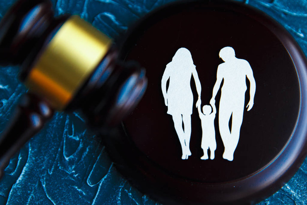 Cutout family and colourful letters regarding child-custody and family-law concep - Photo, Image