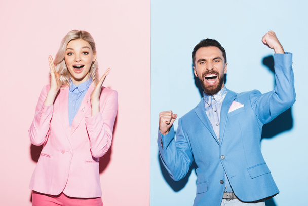 mosolygós nő és jóképű férfi mutat igen gesztus rózsaszín és kék háttér  - Fotó, kép