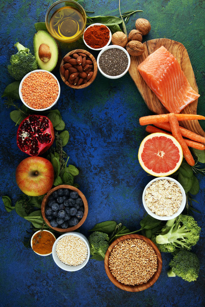 健康食品きれいな食事の選択:魚、果物、野菜、センサ - 写真・画像