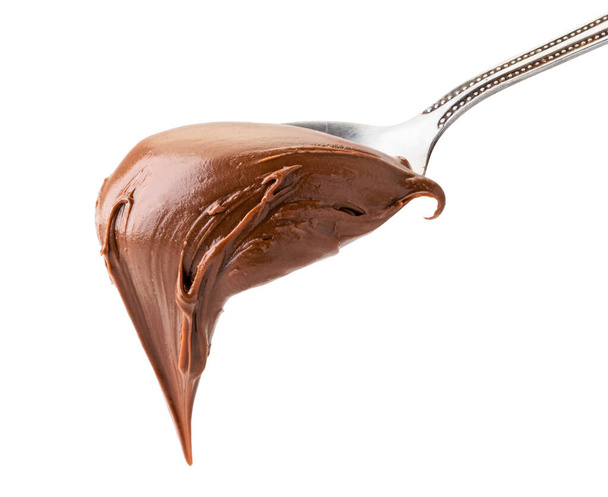 Crème au chocolat dans une cuillère en métal fermer sur un blanc. Isolé
 - Photo, image