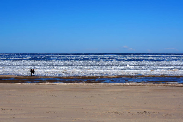 Παγόβουνα στη Βαλτική Θάλασσα στην Jurmala, περιοχή της Ρίγας, Λετονία.     - Φωτογραφία, εικόνα