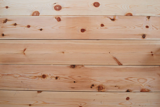 Κομψό ρουστίκ ξύλινο και ανάγλυφο τραπέζι - Φωτογραφία, εικόνα