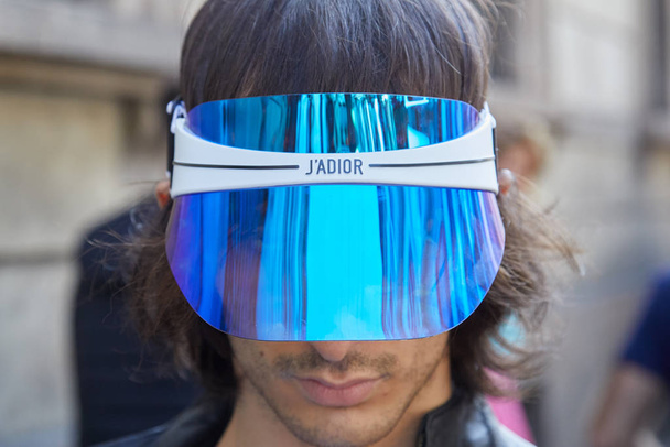 Man with blue and white J'Adior mirror cap before Ermanno Scervino fashion show, Milan Fashion Week street style  - Foto, Imagen