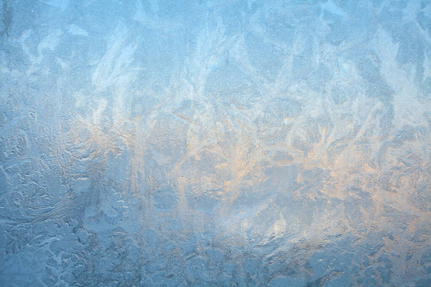 belos padrões de textura de inverno de geada na janela
 - Foto, Imagem