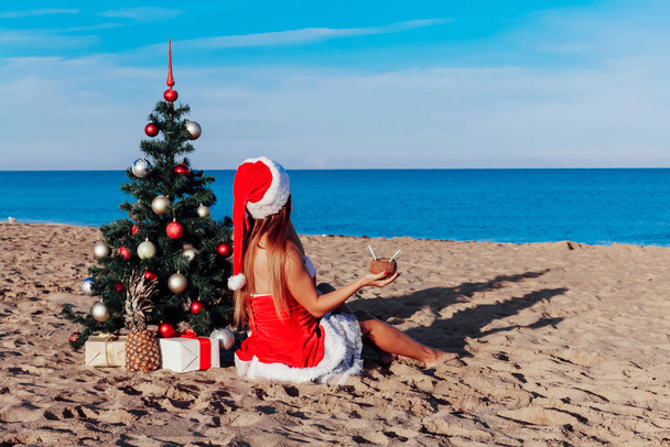 Новый 2018 год Christmas tree Beach Resort Sea girl
 - Фото, изображение