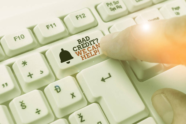 Handschrift Text schreiben schlechte Kreditfrage können wir helfen. Konzept bedeutet Kreditnehmer mit hohen Risikoschulden finanziell. - Foto, Bild