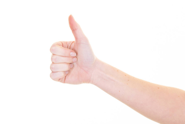 Mulher mão polegares para cima ok sinal no fundo isolado branco
 - Foto, Imagem
