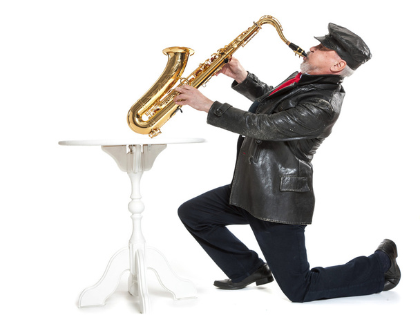 hombre tocando la trompeta - Foto, Imagen