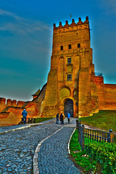 Főkapu a vár Luck, is helyben az úgynevezett Lubart barátait vagy felső vár. Ez a legjelentősebb mérföldkő a Luck, Ukrajna - Fotó, kép