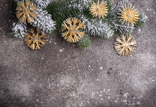 Árbol de Navidad eco decoración de paja
 - Foto, imagen