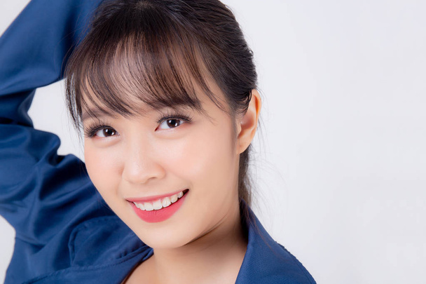 beau portrait jeune entreprise asiatique femme debout avec conf
 - Photo, image