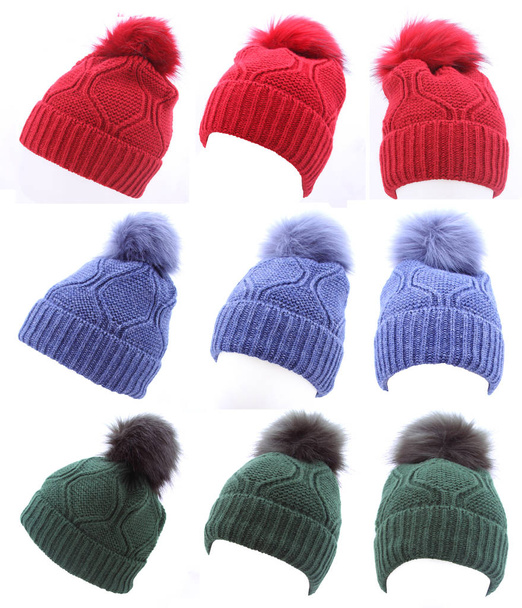 chapéus de lã de vermelho, verde, azul. chapéu definido em quatro cores isoladas no fundo branco, pronto para o seu layout de design do logotipo
. - Foto, Imagem