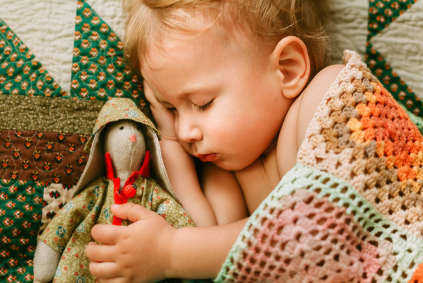 Sweet baby sleep with toy in hands - Фото, зображення
