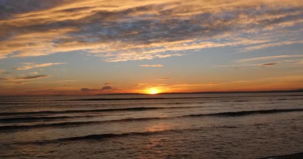 Oceán při západu slunce, Camargue na jihovýchodě Francie, v reálném čase 4k - Záběry, video
