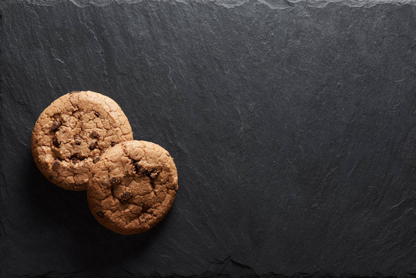 chocolate chip cookies top view - Foto, afbeelding