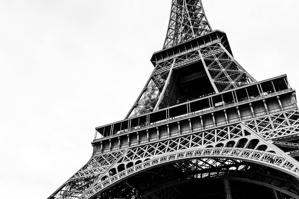 Ейфелева вежа Париж у чорно - білому - Фото, зображення