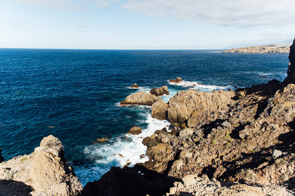 Breaking aallot rannikolla Teneriffan saari, Kanariansaaret, Atlantin valtameri, Espanja
 - Valokuva, kuva