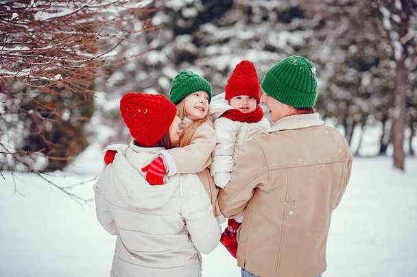 Family with cute daughters in a winter park - Foto, immagini