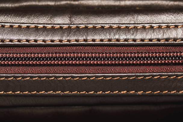 zipper of brown leather bag, close-up view - 写真・画像