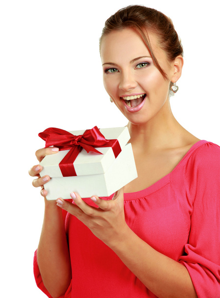 Woman holding gift box - Valokuva, kuva