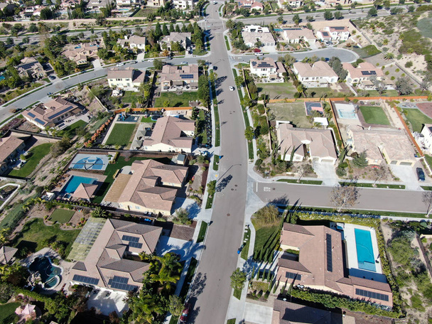 Vista aérea da casa de luxo subdivisão moderna residencial
. - Foto, Imagem