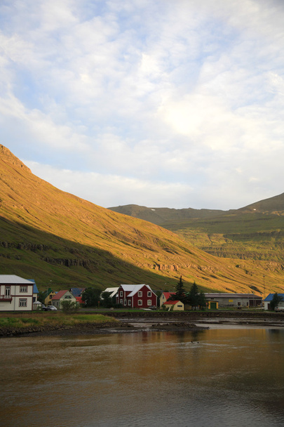 Pueblo de Seydisfjordur
 - Foto, Imagen