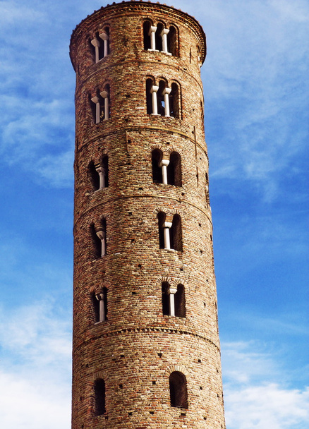 Itália, Ravena, torre sineira da Basílica de São Apolinário Nuovo
 - Foto, Imagem