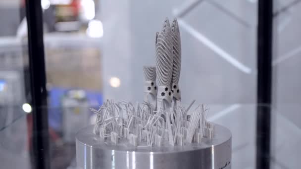 金属3Dプリンタで印刷されたオブジェクトのクローズアップ. - 映像、動画