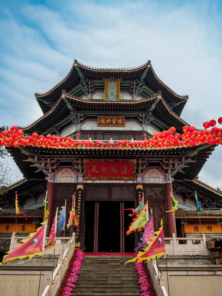 Perinteinen kiinalainen pagodi perusteella taolaisen temppelin
  - Valokuva, kuva