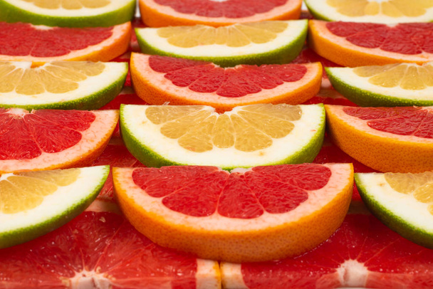 Pomelo und Grapefruitscheiben Hintergrund.  - Foto, Bild