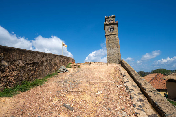 スリランカのガレ砦の古代時計塔の眺め - 写真・画像
