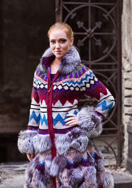 girl in a knitted coat - Foto, immagini
