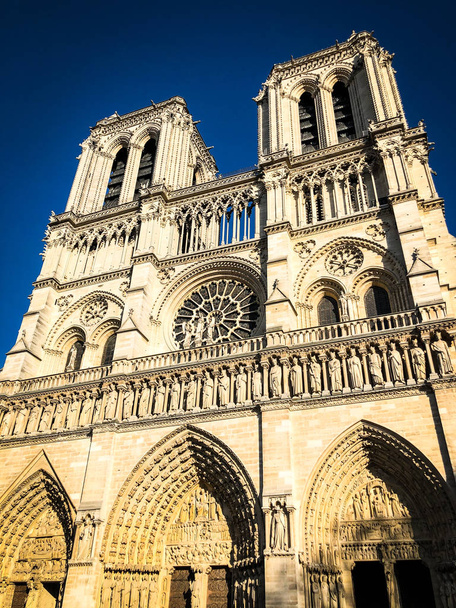 Pariisin kirkko lähikuva näkymä - notre dame de paris
 - Valokuva, kuva