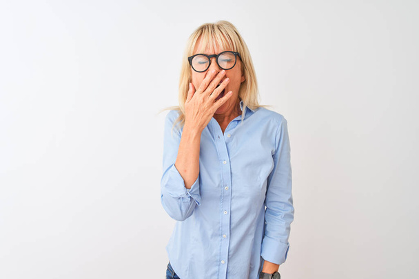 Middle age businesswoman wearing elegant shirt and glasses over isolated white background bored yawning tired covering mouth with hand. Restless and sleepiness. - Fotoğraf, Görsel