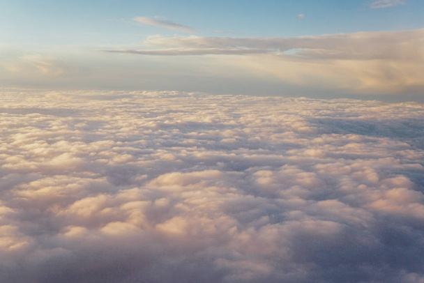 nuvole al tramonto da iljuminatora aereo cielo Sole viaggi
 - Foto, immagini