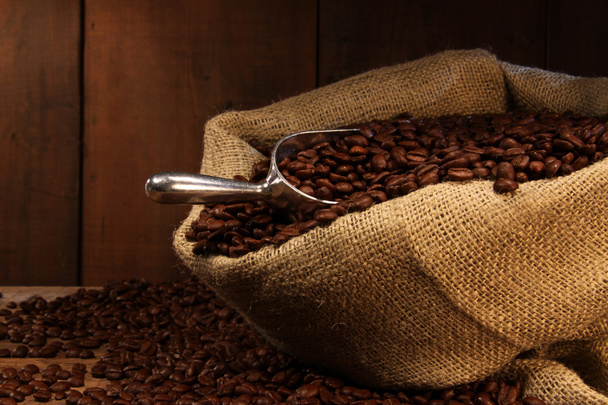 granos de café en saco de arpillera - Foto, Imagen