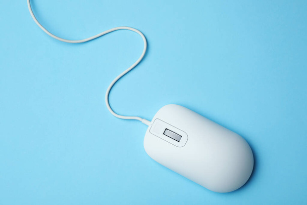 Wired computer mouse on light blue background, top view - Foto, afbeelding