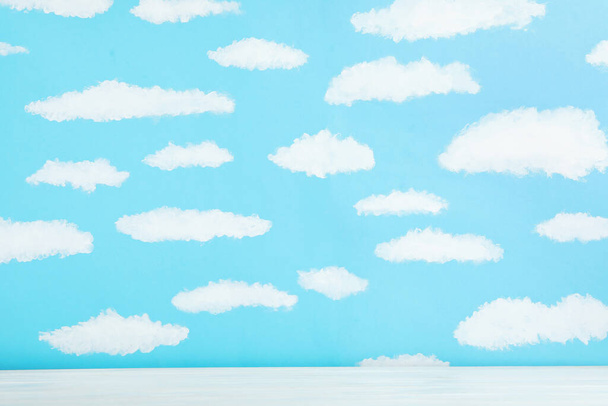 White wooden table near wall with painted blue sky. Idea for bab - Foto, Imagen