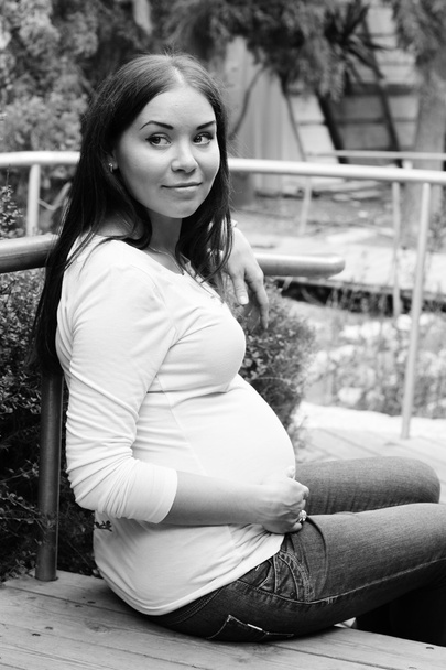 Young Beautiful pregnant woman - Foto, imagen