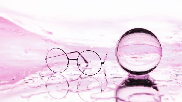 Werkzeuge zur Sehkorrektur. Brille und Gläser mit Dioptrien - Foto, Bild