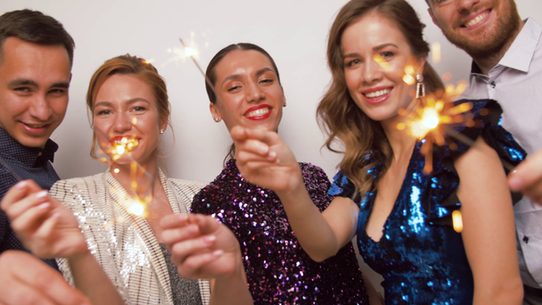 happy friends with sparklers dancing at party - Footage, Video
