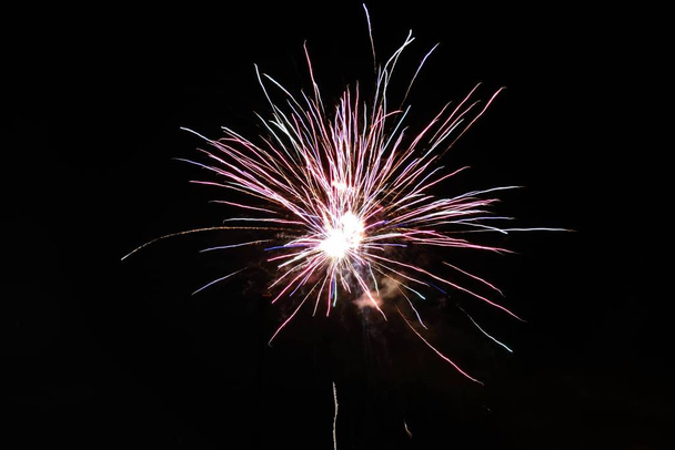 Beautiful shot of fireworks bursting in the night sky spreading a festive atmosphere - Fotoğraf, Görsel